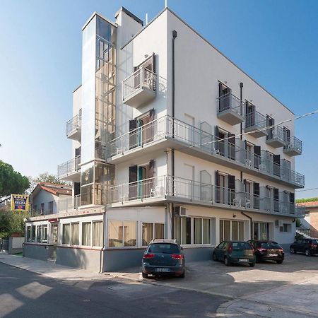 Regina Hotel E Ristorante Punta Marina Luaran gambar