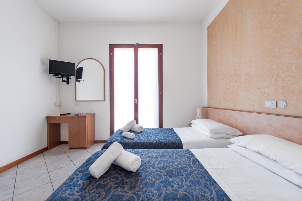 Regina Hotel E Ristorante Punta Marina Luaran gambar