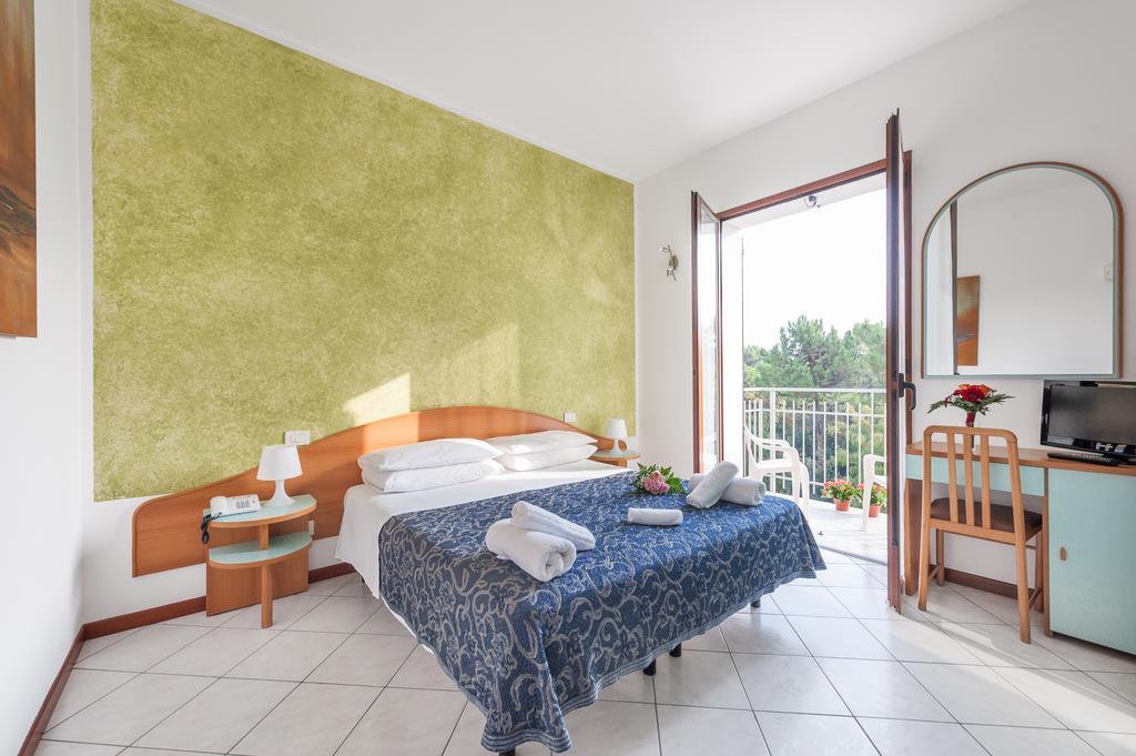 Regina Hotel E Ristorante Punta Marina Luaran gambar