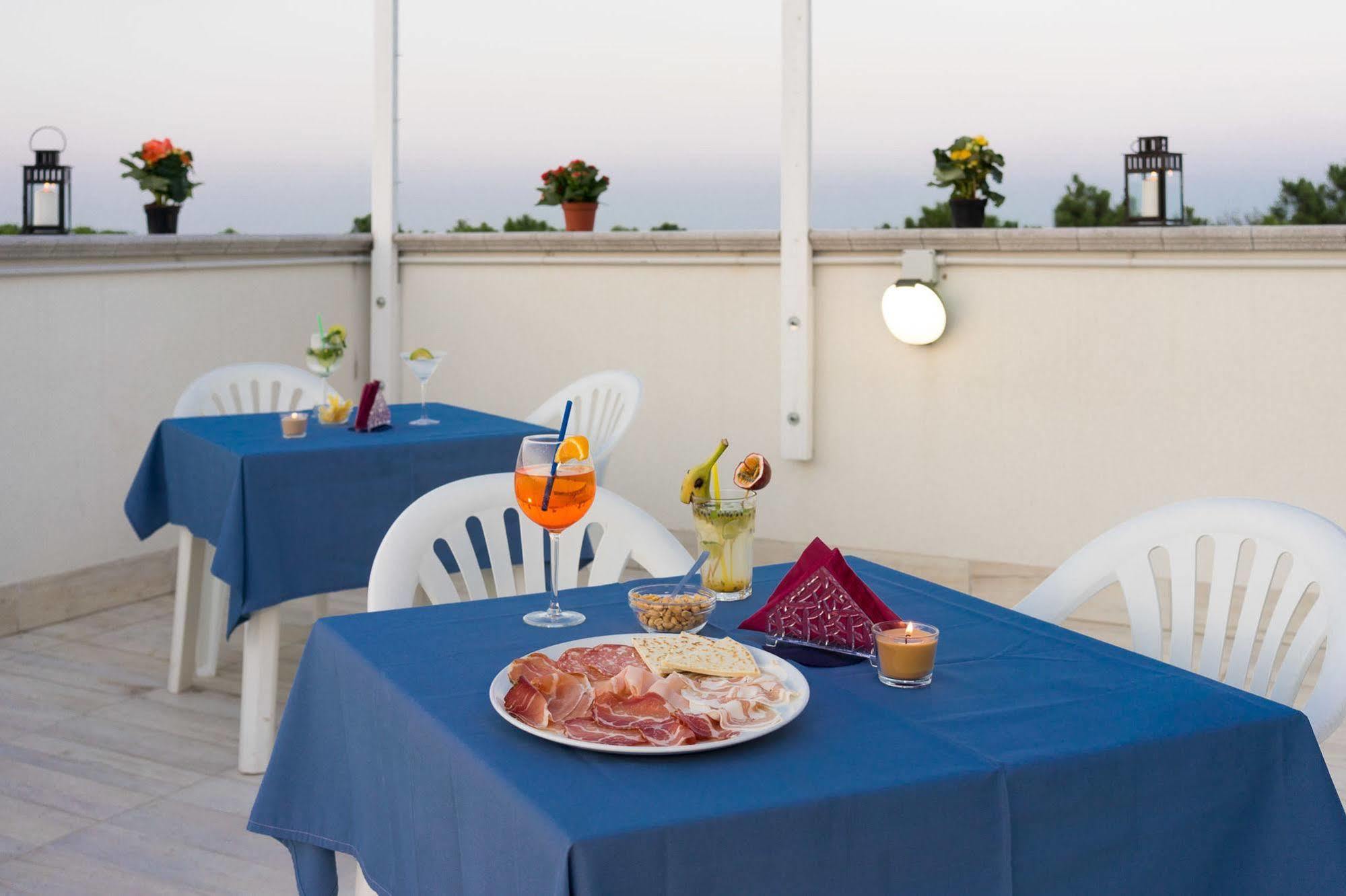 Regina Hotel E Ristorante Punta Marina Luaran gambar